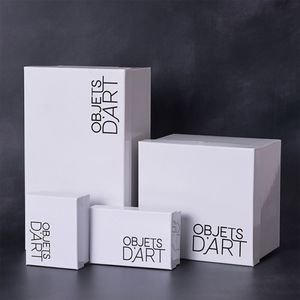 Objets d'art Glass Figurine - Red Parrot Widdop