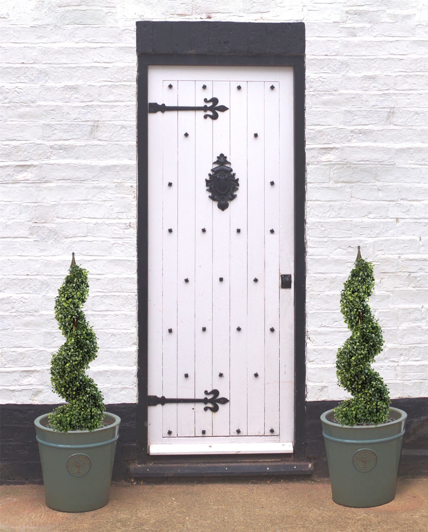 120cm (4ft) Tall Artificial Boxwood Tower Tree Topiary Spiral Metal Top Leaf